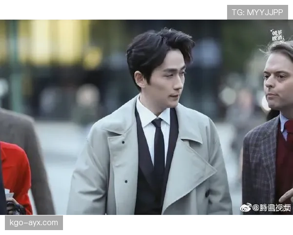 何卓佳训练完拎着比我半年工资还贵的包，走路自带明星特效