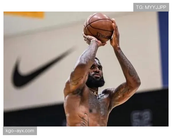 浓眉哥家里健身房比我家还大