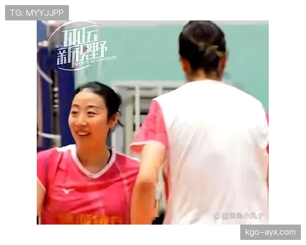 袁心玥训练完直接啃鸡腿，这自律和放纵切换得也太丝滑了